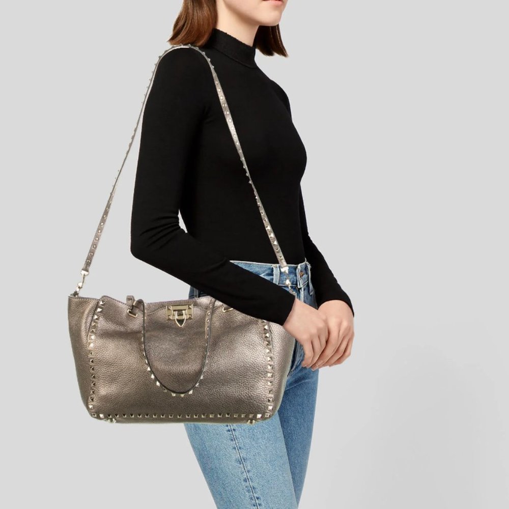 Valentino Rockstud Tote 🤍